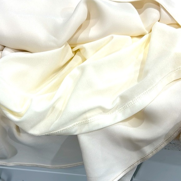 EXPRESS SWAN SATIN SCOOP NECK SATIN MIDI DOWNTOWN CAMI SLIP DRESS IN CREAM - L - Picture 13 of 15